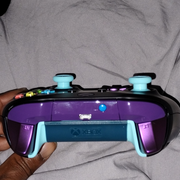 Xbox One controllers - Picture 3 of 4